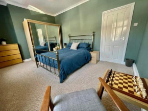 lovely 3 bed house close to the Uni & centre